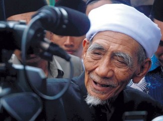 KH Maimoen Zubair Lahir Saat Peristiwa Sumpah Pemuda