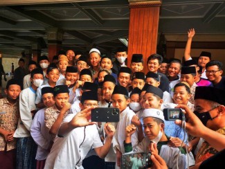 Terkesan dengan Santri, Nadiem Makarim: Wajah Santri Sangat Ceria, Tak Ada Learning Loss