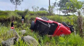 Hilang Kendali, Jeep Wisata Terguling Di Lereng Merapi