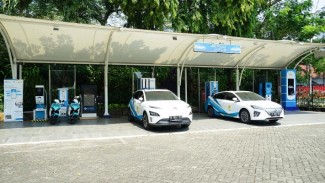 Pacu Ekosistem Kendaraan Listrik melalui SPKLU, PLN Raih Penghargaan GridOto Awards 2021