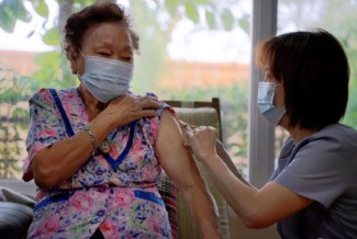 Menkes Serius Kejar Vaksinasi Lansia