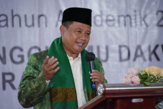 Uu Sampaikan 4 Pesan ke Wisudawan STID Sinarasa Ciamis