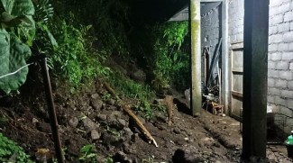 Hujan Deras, Tebing di Prambanan Longsor Rusak Rumah Warga