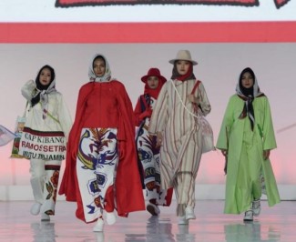 Koleksi Unik Hannie Hananto Terinspirasi dari Karung Beras