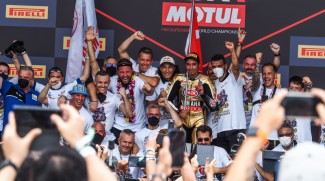 Toprak Menghindar dari Perayaan Sampanye di Atas Podium