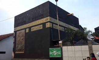 Melirik Masjid Unik Berbentuk Kabah di Baleendah Bandung