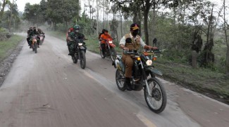 Tinjau Lokasi Bencana Gunung Semeru, Kepala BNPB: Waspada Erupsi Susulan