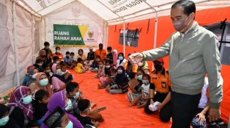 Warga Pengungsi Cerita ke Presiden Jokowi Saat Erupsi Gunung Semeru