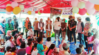 Menteri PPPA Hibur Anak-Anak di Tenda Pengungsian