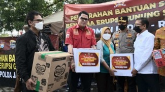 DPR Salurkan 765 Paket Bantuan ke Korban Erupsi Semeru