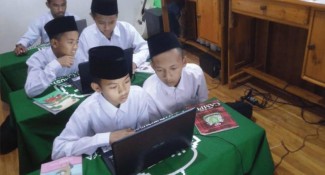 Pesantren Harus Melek Digital Atasi Otoritas Keilmuan yang Hilang di Medsos