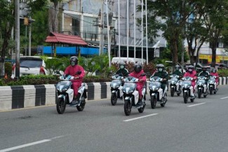 PLN Konvoi Kendaraan Listrik di Balikpapan