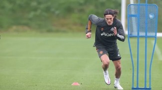 Barcelona Gigit Jari, MU Tak Akan Jual Edinson Cavani