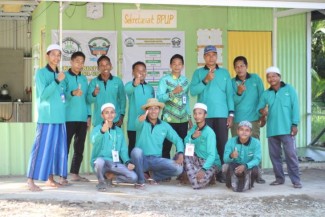 Bangun Kemandirian Pesantren, Ustadz dan Santrinya Sukses Kembangkan Bisnis Madu Kelulut