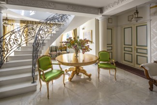 Lambang Kemewahan, Begini Cara Membersihkan Lantai Marmer