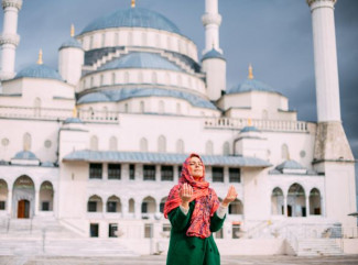 Janji Allah Terhadap Orang Beriman dan Beramal Saleh