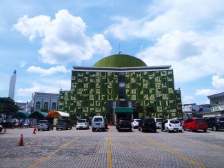 Mengunjungi Masjid Asmaul Husna Gading Serpong