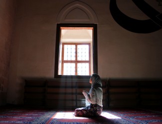 Saat Sedang Haid, Apa Wanita Boleh Menghafal Al-Qur’an?