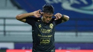 Arema FC Kudeta Persib Bandung di Puncak Klasemen Usai Kalahkan PSS