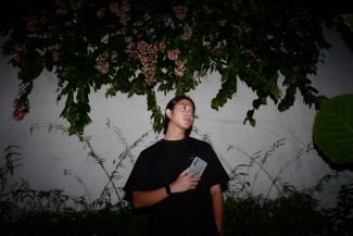 Iqbaal Ramadhan Bagi-bagi Tips Traveling Pakai Smartphone Andalan