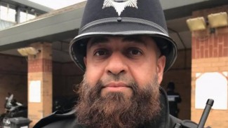 Ketika Imam Masjid Inggris Hakeem Ahmed Menjadi Polisi