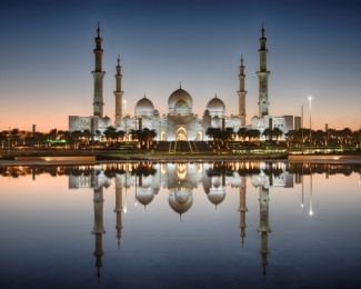 Gibran Pastikan Pembangunan Masjid Raya Sheikh Zayed Selesai Agustus