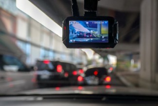 Hindari Penipuan Modus Tabrak Lari, Ini Fungsi dari Dashcam Mobil