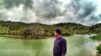 Menikmati Hijau Air Danau Ulubelu Sembari Berendam Air Panas
