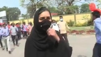 Lawan Gerakan Anti Jilbab di India, Muslimah Ini Lantang Takbir ke Demonstran