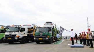 Jokowi Lepas Ekspor Perdana Toyota Fortuner Ke Australia