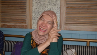 Jenazah Dorce Gamalama Dishalatkan sebagai Laki-Laki