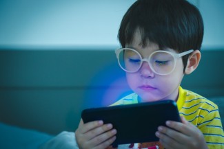 Tips Cerdas Buya Yahya Didik Anak dalam Bermain Gadget