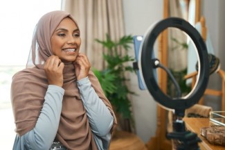 Tampil Modis dengan Tren Hijab Terbaru, Intip Tutorialnya di Platform Ini
