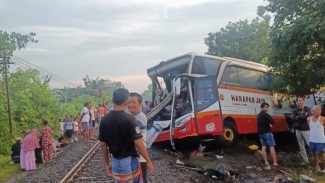 Cerita di Balik Kecelakaan Bus Ditabrak Kereta Api di Tulungagung