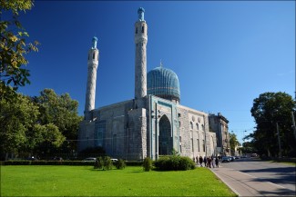 Masjid Biru Rusia: Gudang Senjata Perang Dunia II yang Dipugar Sukarno