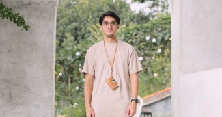Ricky Harun Rancang Aksen Simbol di Koleksi Kaos Diversity