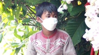 Kisah Rizki, Bocah Penjual Kue yang Bersedekah Diam-Diam