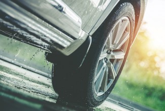 Cegah Aquaplaning, Begini Tips Berkendara saat Musim Hujan