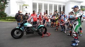 Di Depan Pebalap MotoGP, Jokowi Pamer Motor Andalan