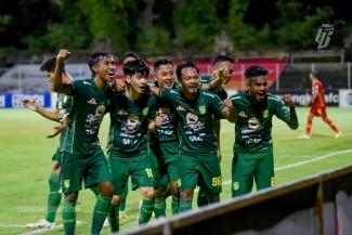 Jelang Persebaya vs Persib: Aji Santoso Siap Jegal Persib