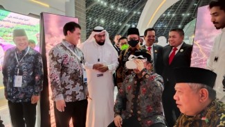 Di Pameran Haji Saudi, Menag Jajal Manasik Metaverse