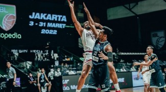 Lewati Hadangan Evos Thunder, Pelita Jaya Puncaki Klasemen Tim Putih