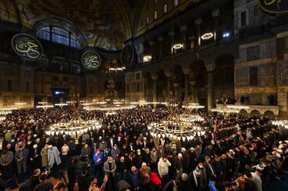 Hagia Sophia Gelar Tarawih Perdana dalam 88 Tahun