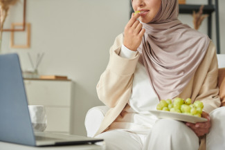 Hukum Mencicipi Makanan saat Berpuasa, Batal atau Tidak?