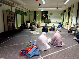 Ramadhan di Jerman: Tanpa Adzan dan Sulit Mencari Makanan Halal