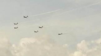 Parade Pesawat Tempur Meriahkan HUT ke-76 TNI AU