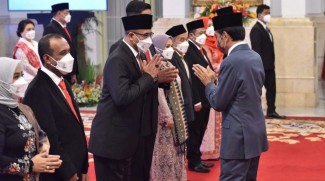Lantik Anggota KPU dan Bawaslu, Jokowi: Segera Tancap Gas Pemilu 2024