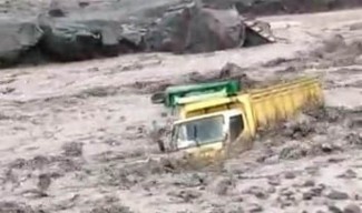 Merapi Banjir Lahar Dingin, 1 Truk Terseret di Sungai Gendol