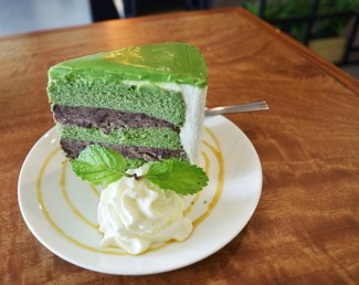 Minyak Goreng Mahal, Kukusan Banana Green Tea Cake Jadi Pilihan