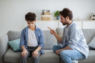 Apakah Anda Termasuk Toxic Parents? Kenali Tanda-Tandanya
